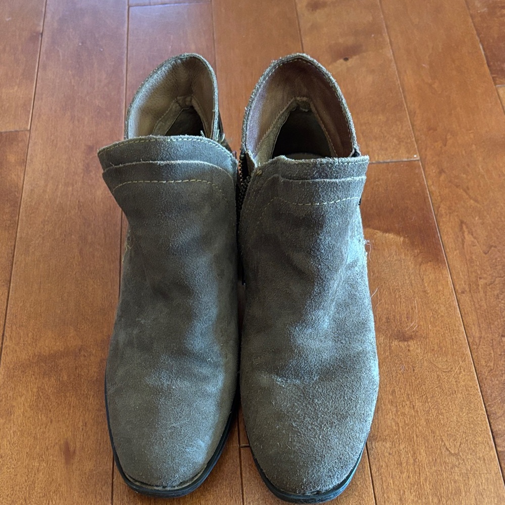 Born women’s Tan Suede Ankle Boots 7m